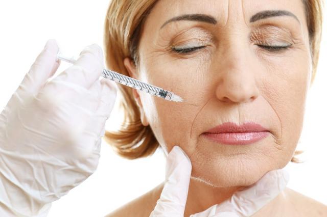 Acide hyaluronique ou biostimulation : quelle différence pour rajeunir la peau ?